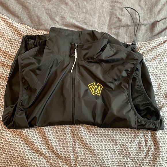 P and A vest - Picture 1 of 3